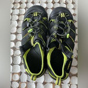 Women’s Keen Sandals Size 6